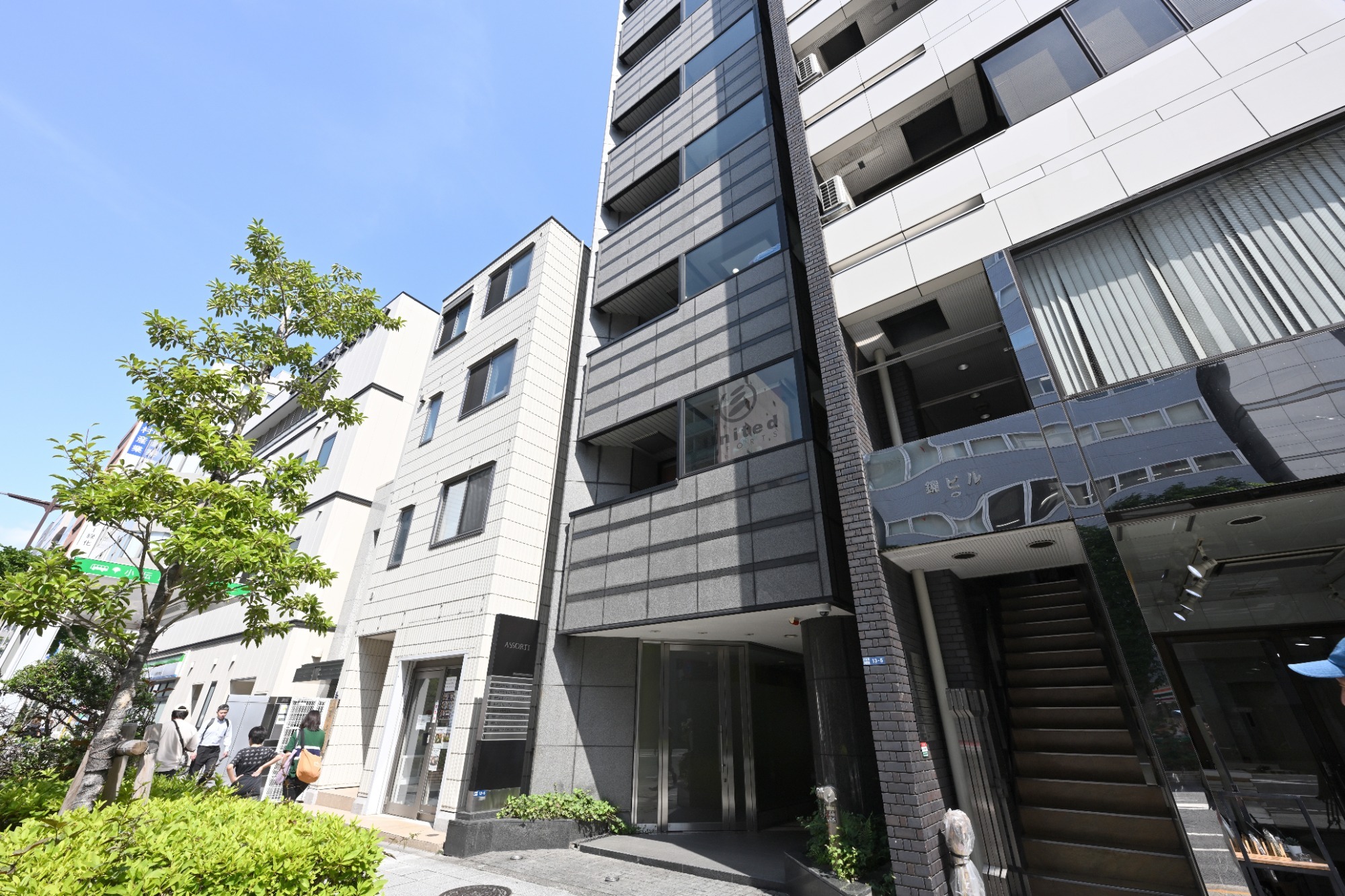 東京本社の外観・内観